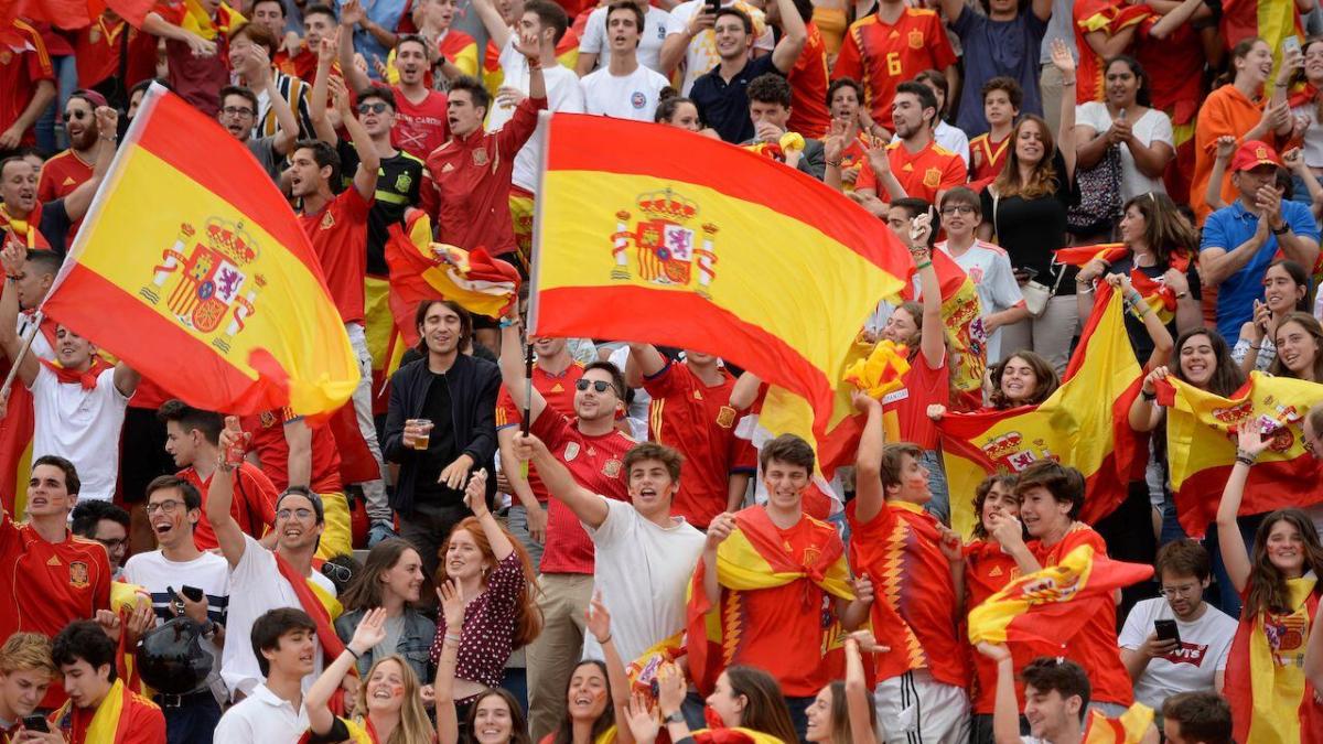 Spanish football fans